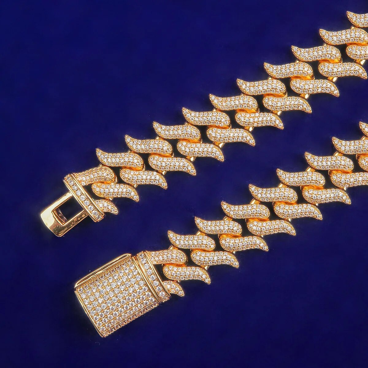 18MM SPIKED CUBAN LINK ICED-OUT DIAMOND NECKLACE CHAIN