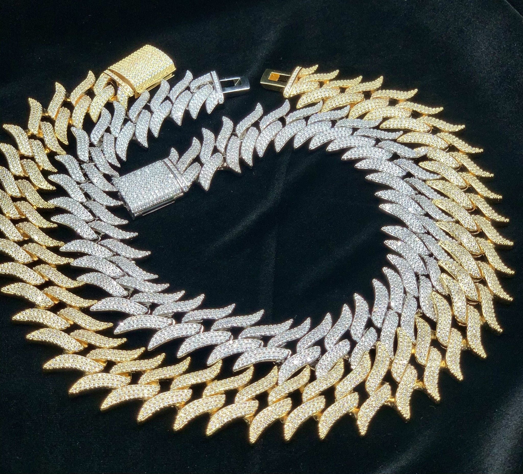 30mm Spiked Cuban Chain in Gold / White Gold