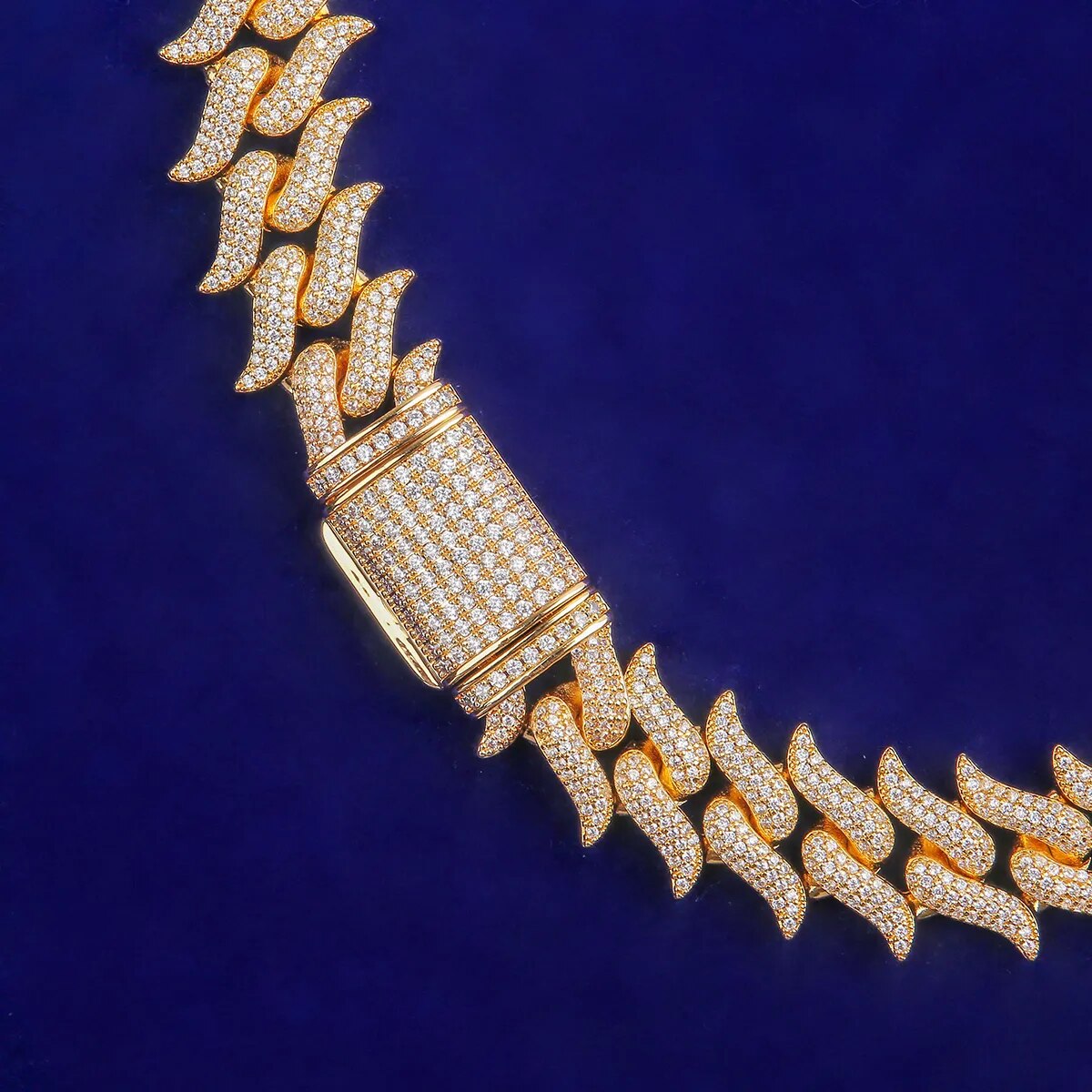 18MM SPIKED CUBAN LINK ICED-OUT DIAMOND NECKLACE CHAIN